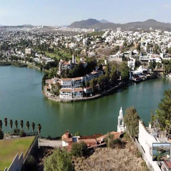Vista de Querétaro con lago